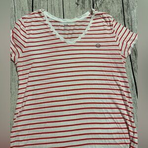 GAP Women’s favorite tee short sleeve top, V-neck